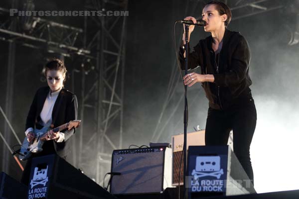 SAVAGES - 2015-08-16 - SAINT MALO - Fort de St Pere - Camille Berthomier - Gemma Thompson